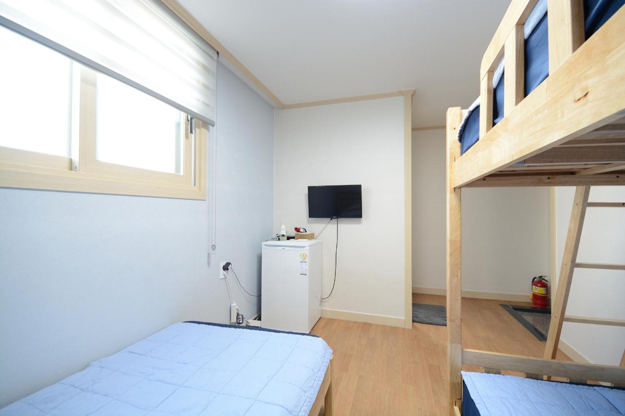 首爾 弘大阳光明媚小山旅舍酒店 外观 照片