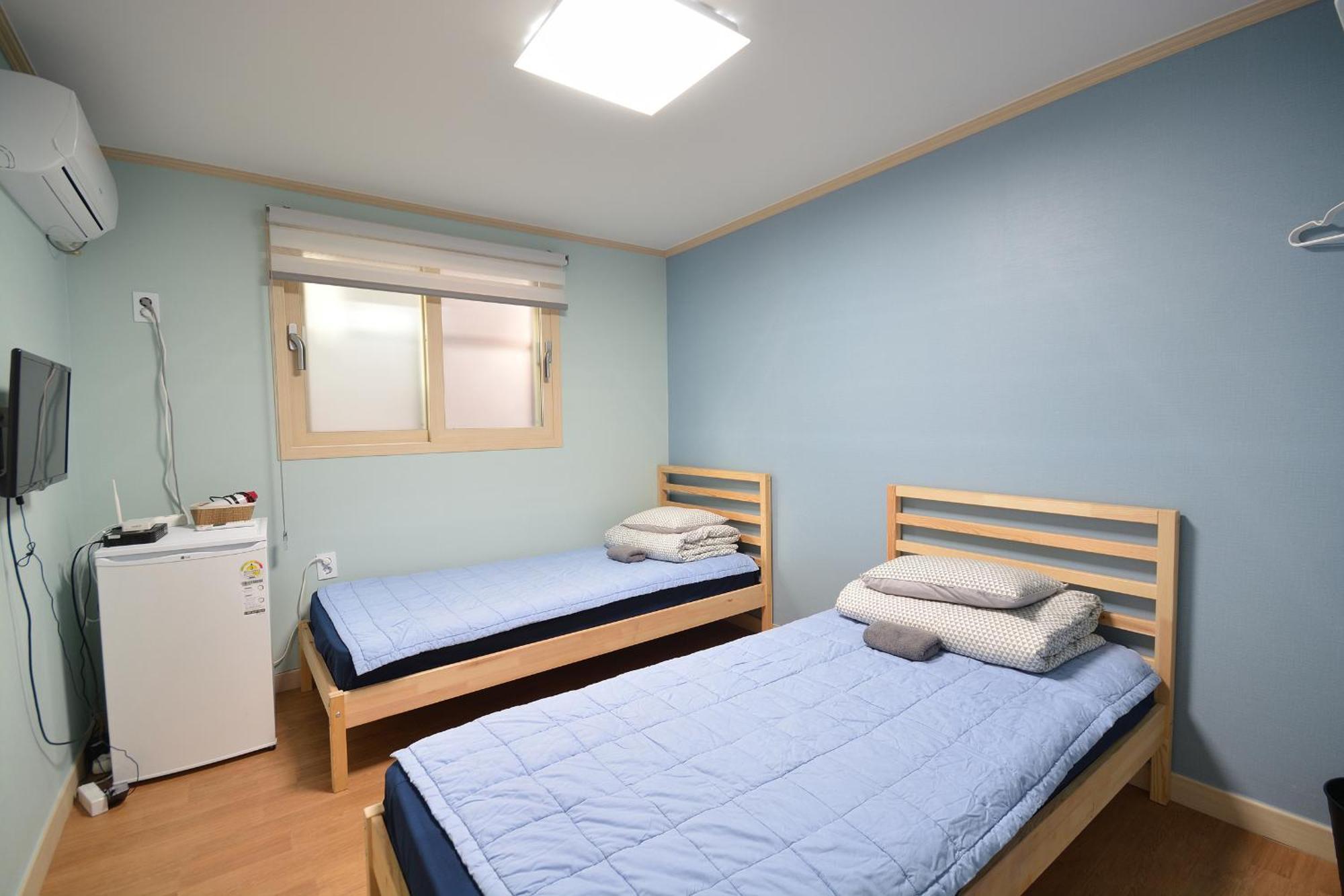 首爾 弘大阳光明媚小山旅舍酒店 外观 照片