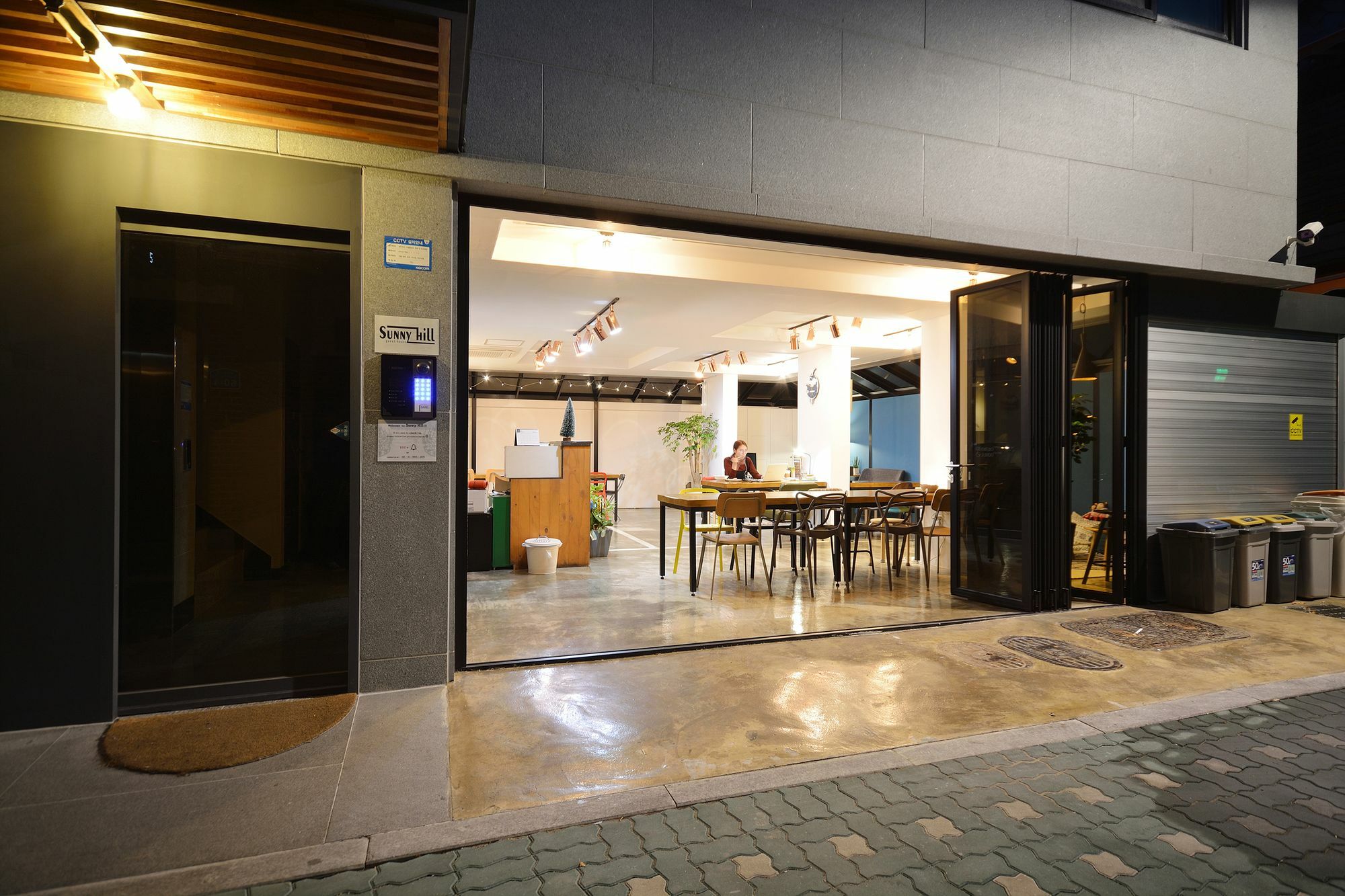 首爾 弘大阳光明媚小山旅舍酒店 外观 照片